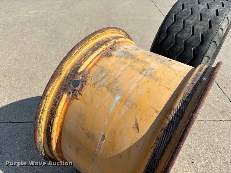 image for item NM9921 1990 Ford 250C tractor
