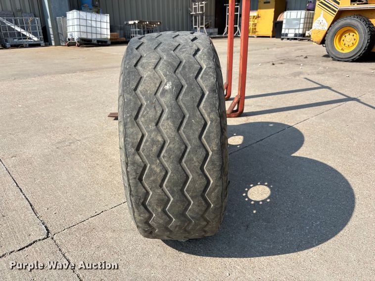 image for item NM9921 1990 Ford 250C tractor