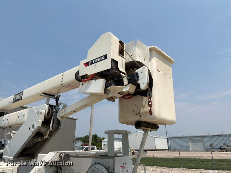 image for item OE9669 2012 Ram 5500 HD bucket truck