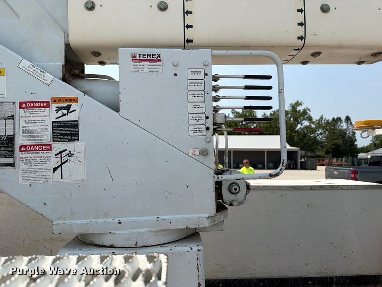 image for item OE9669 2012 Ram 5500 HD bucket truck