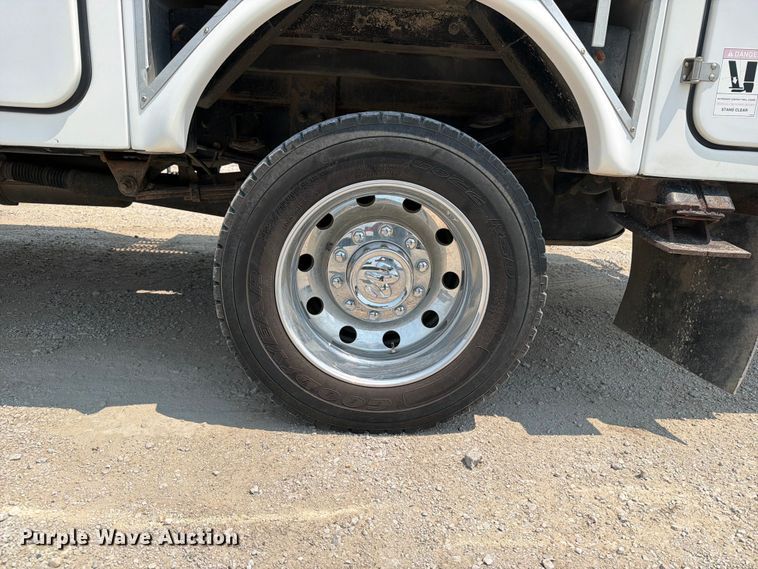image for item OE9669 2012 Ram 5500 HD bucket truck