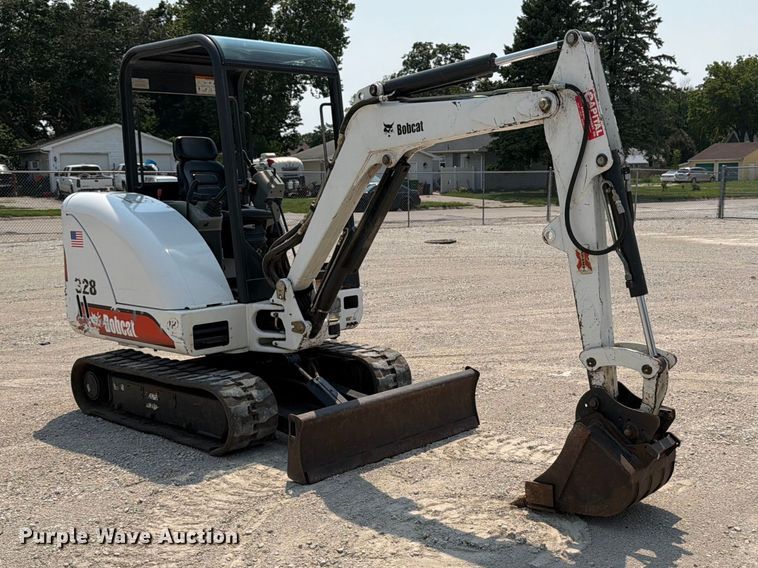 image for item OE9670 2002 Bobcat 328D mini excavator