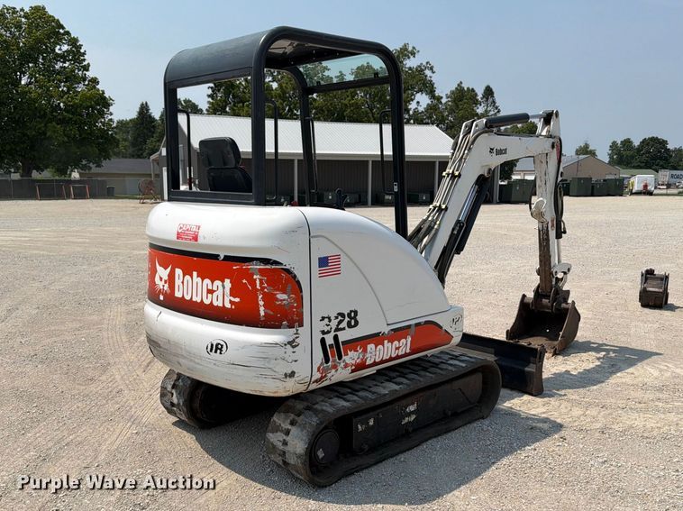 image for item OE9670 2002 Bobcat 328D mini excavator