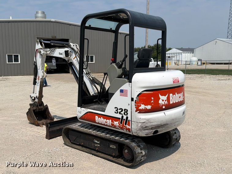 image for item OE9670 2002 Bobcat 328D mini excavator