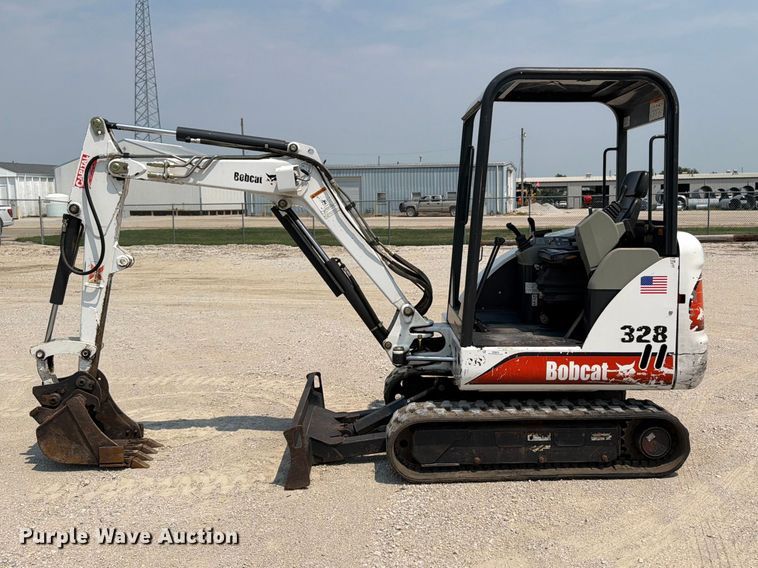 image for item OE9670 2002 Bobcat 328D mini excavator