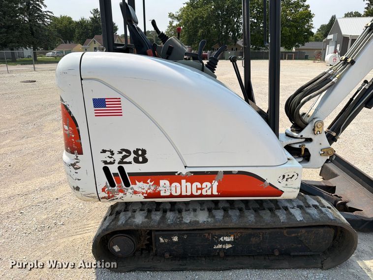 image for item OE9670 2002 Bobcat 328D mini excavator