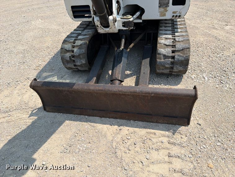 image for item OE9670 2002 Bobcat 328D mini excavator