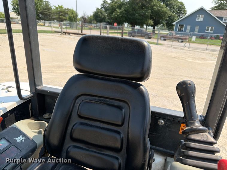 image for item OE9670 2002 Bobcat 328D mini excavator