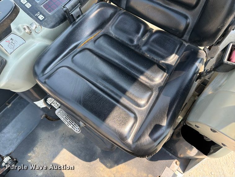 image for item OE9670 2002 Bobcat 328D mini excavator