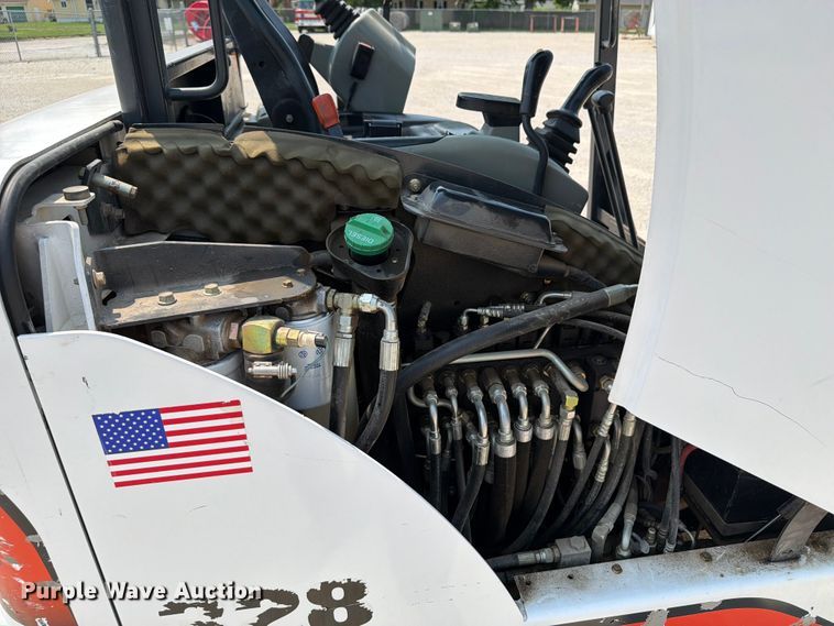 image for item OE9670 2002 Bobcat 328D mini excavator