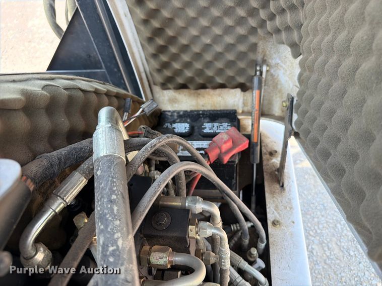 image for item OE9670 2002 Bobcat 328D mini excavator
