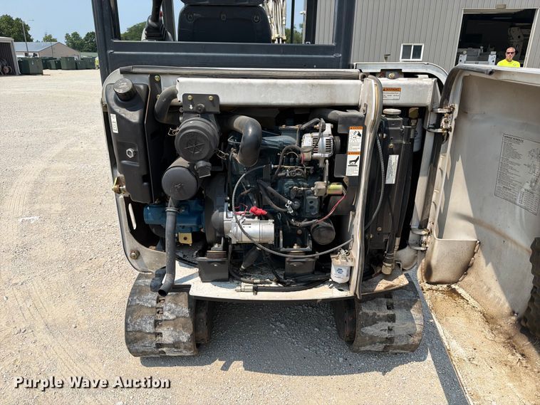image for item OE9670 2002 Bobcat 328D mini excavator