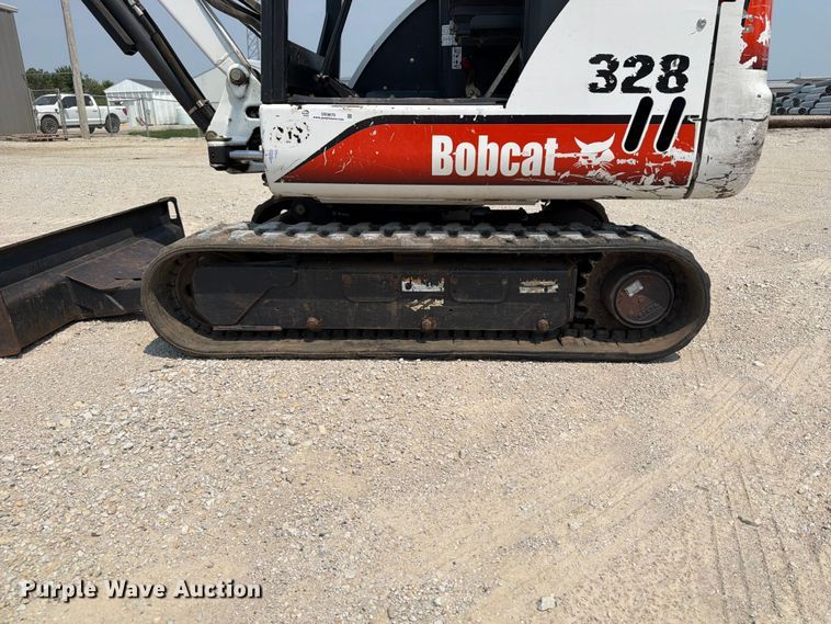 image for item OE9670 2002 Bobcat 328D mini excavator