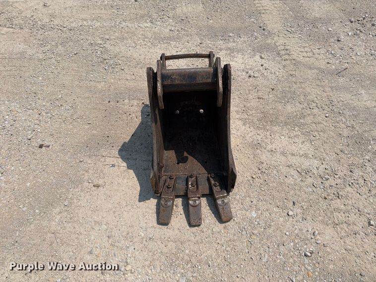 image for item OE9670 2002 Bobcat 328D mini excavator