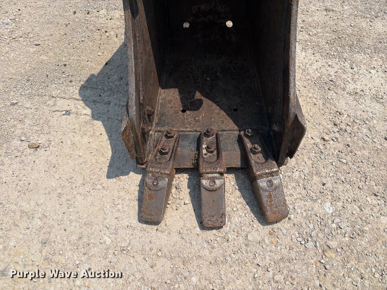 image for item OE9670 2002 Bobcat 328D mini excavator