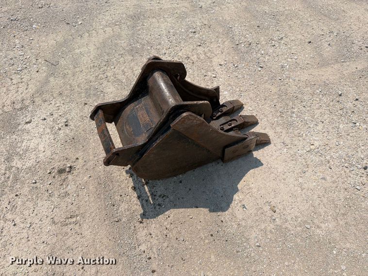 image for item OE9670 2002 Bobcat 328D mini excavator