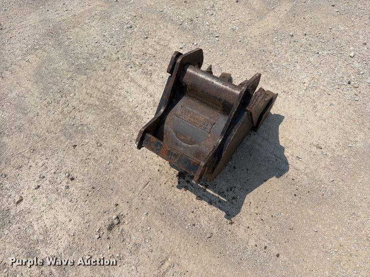 image for item OE9670 2002 Bobcat 328D mini excavator