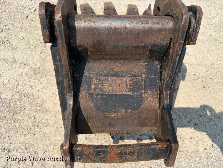 image for item OE9670 2002 Bobcat 328D mini excavator