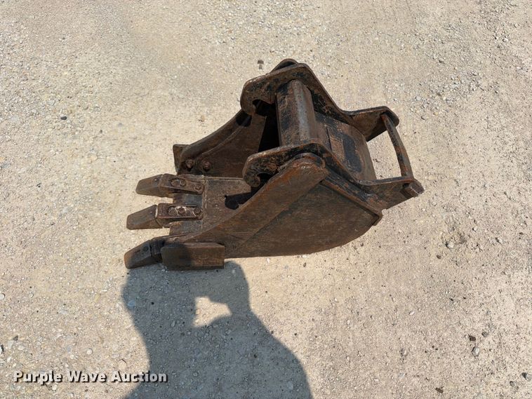 image for item OE9670 2002 Bobcat 328D mini excavator