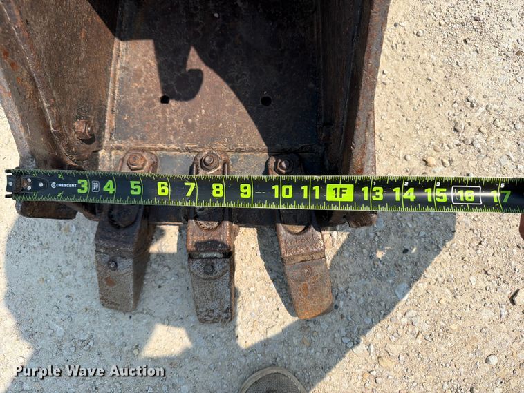 image for item OE9670 2002 Bobcat 328D mini excavator