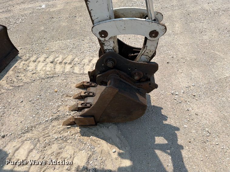 image for item OE9670 2002 Bobcat 328D mini excavator