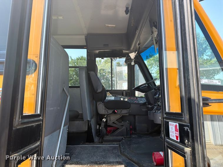 image for item OE9694 2014 Freightliner school bus