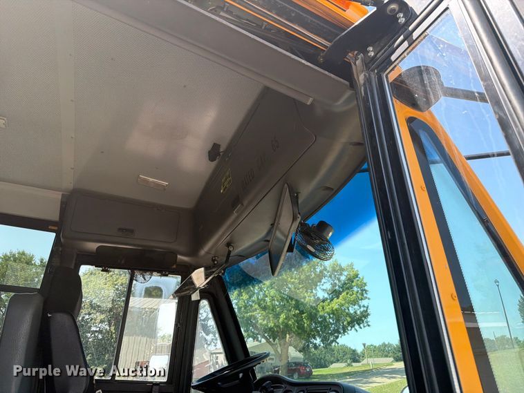 image for item OE9694 2014 Freightliner school bus
