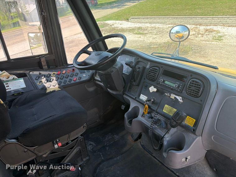image for item OE9694 2014 Freightliner school bus
