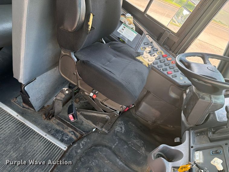 image for item OE9694 2014 Freightliner school bus