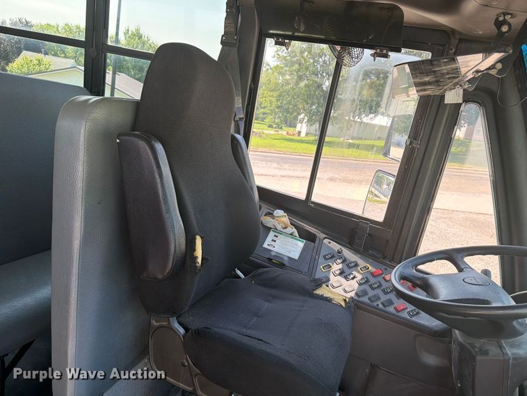 image for item OE9694 2014 Freightliner school bus