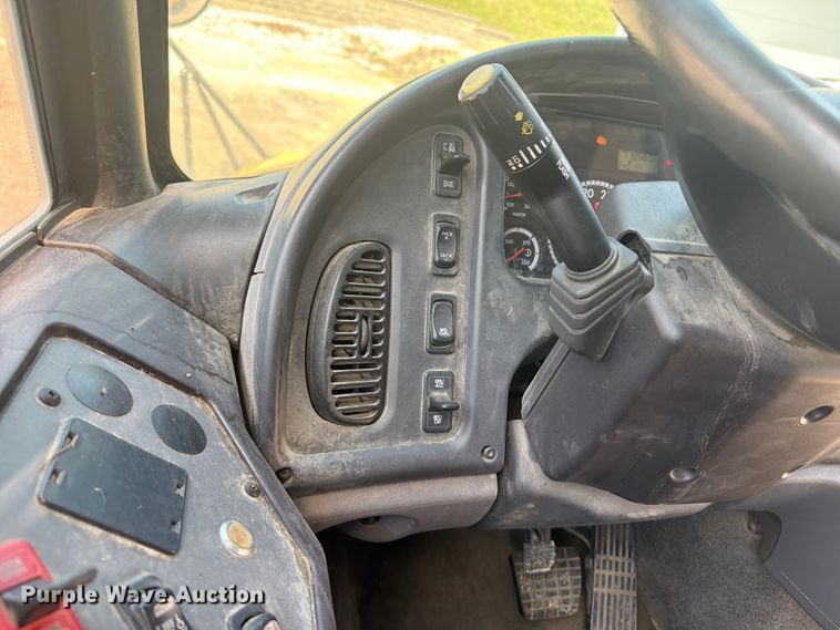 image for item OE9694 2014 Freightliner school bus