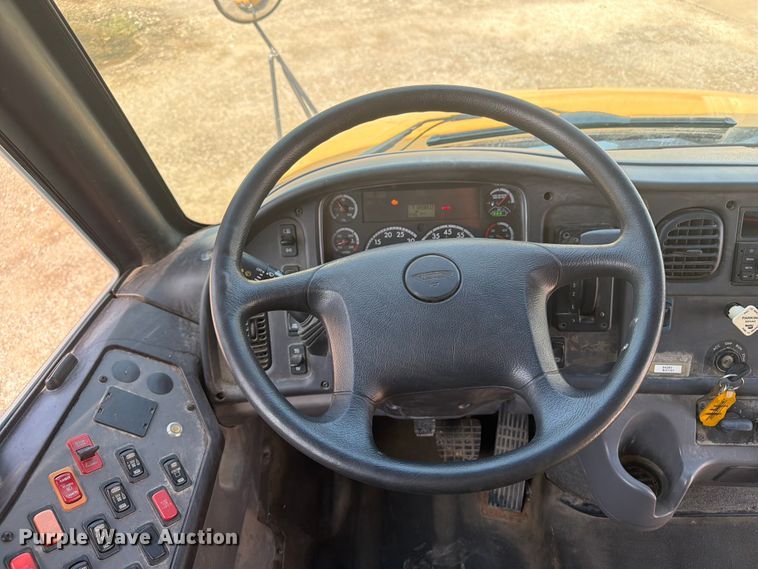 image for item OE9694 2014 Freightliner school bus