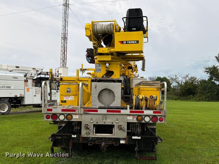 image for item OE9695 2002 International 4800 digger derrick truck
