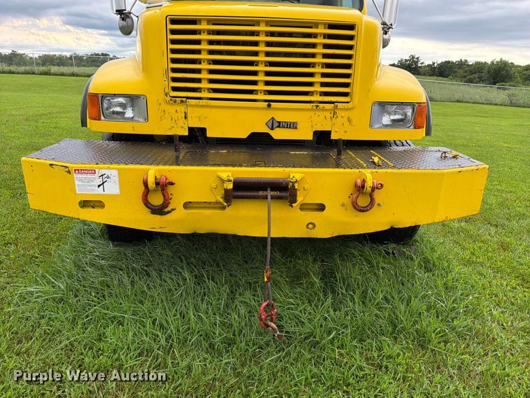 image for item OE9695 2002 International 4800 digger derrick truck