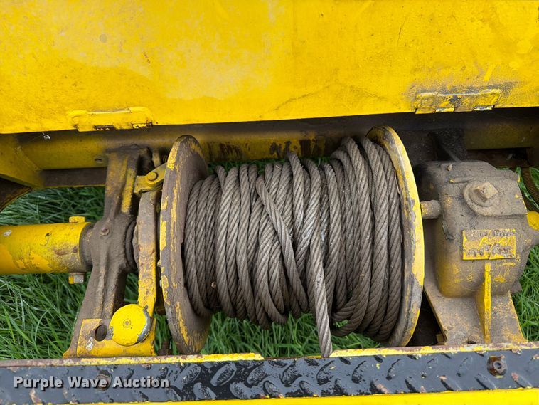 image for item OE9695 2002 International 4800 digger derrick truck