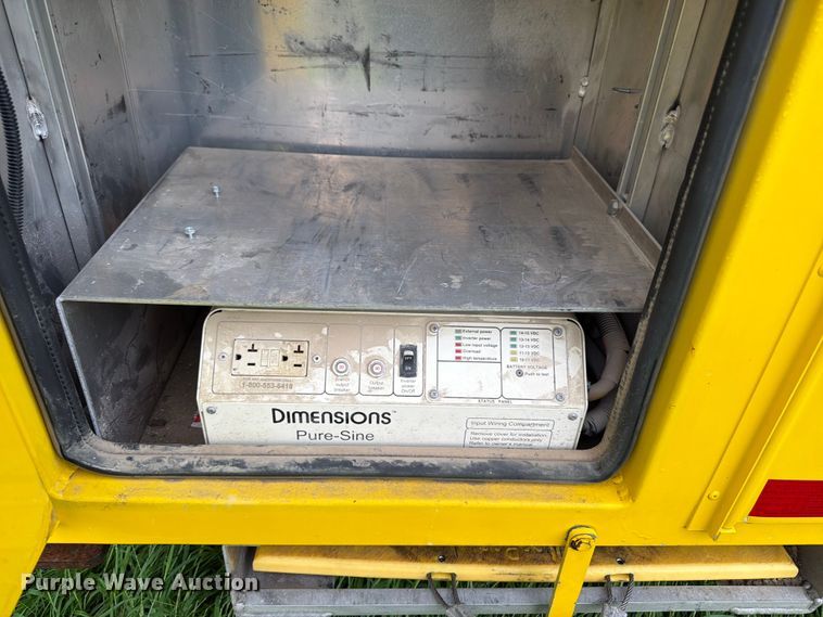 image for item OE9695 2002 International 4800 digger derrick truck