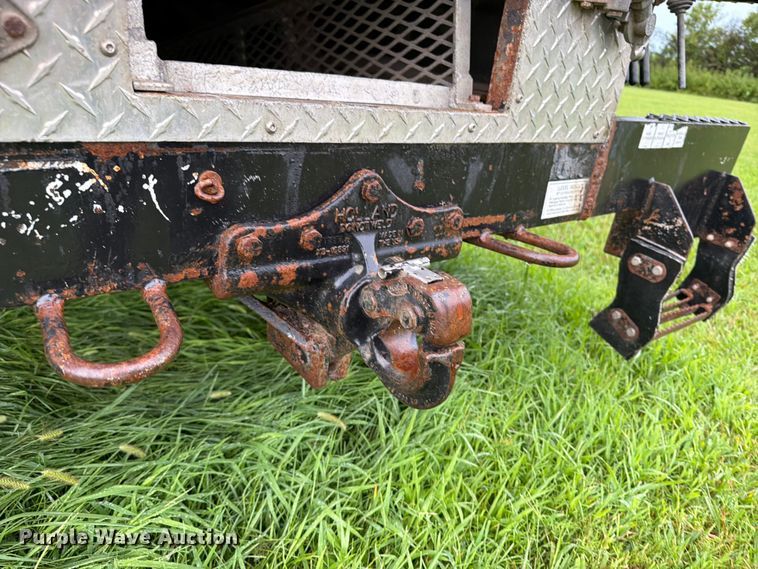 image for item OE9695 2002 International 4800 digger derrick truck