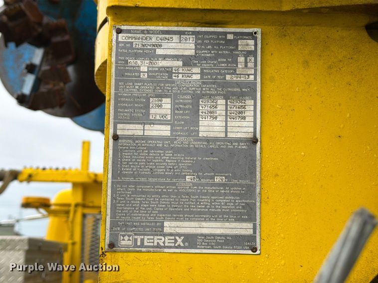 image for item OE9695 2002 International 4800 digger derrick truck