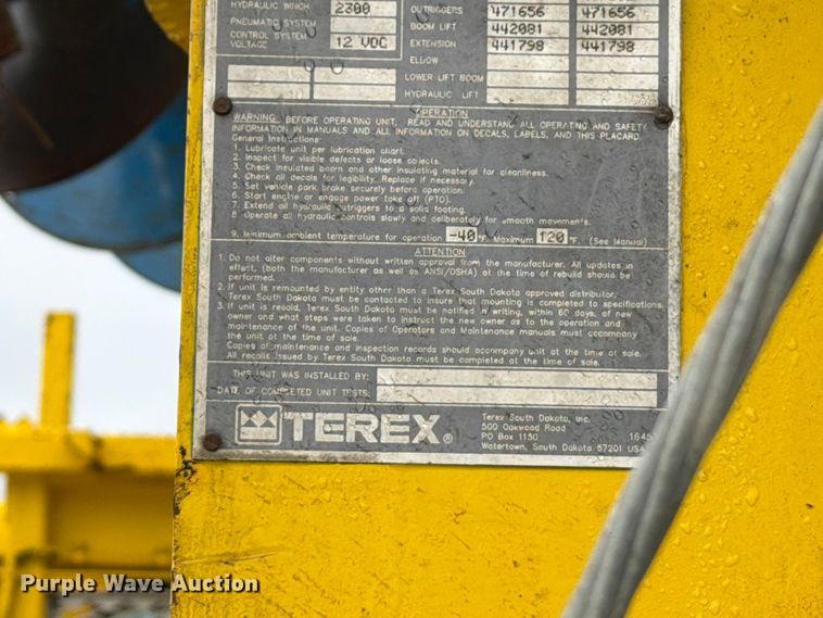 image for item OE9695 2002 International 4800 digger derrick truck