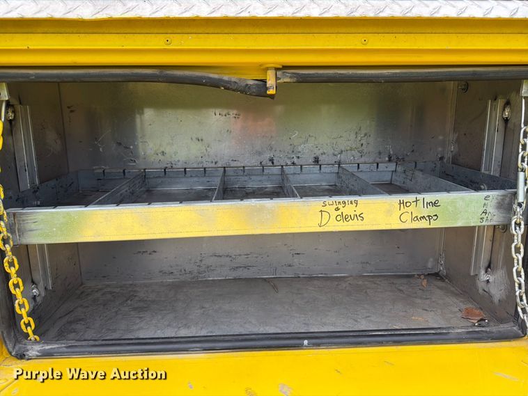 image for item OE9695 2002 International 4800 digger derrick truck