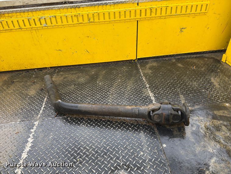 image for item OE9695 2002 International 4800 digger derrick truck