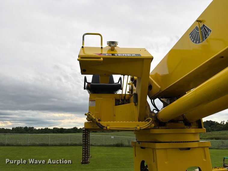 image for item OE9695 2002 International 4800 digger derrick truck