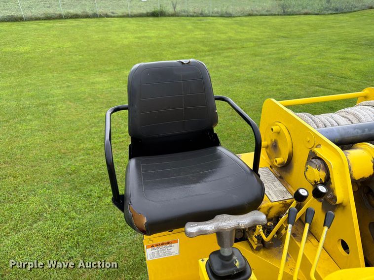 image for item OE9695 2002 International 4800 digger derrick truck
