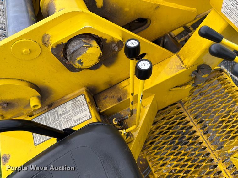 image for item OE9695 2002 International 4800 digger derrick truck