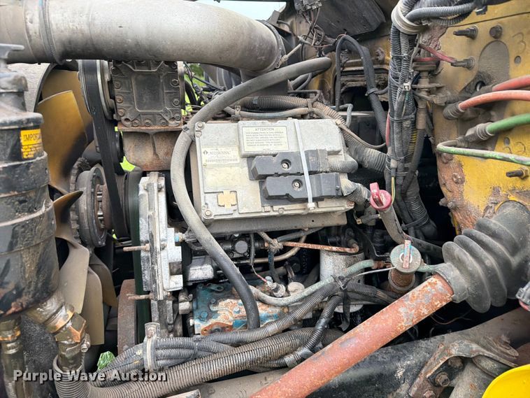 image for item OE9695 2002 International 4800 digger derrick truck