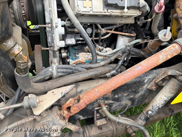 image for item OE9695 2002 International 4800 digger derrick truck