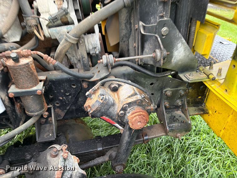 image for item OE9695 2002 International 4800 digger derrick truck