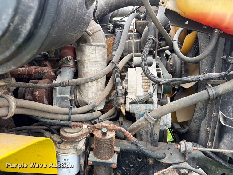 image for item OE9695 2002 International 4800 digger derrick truck