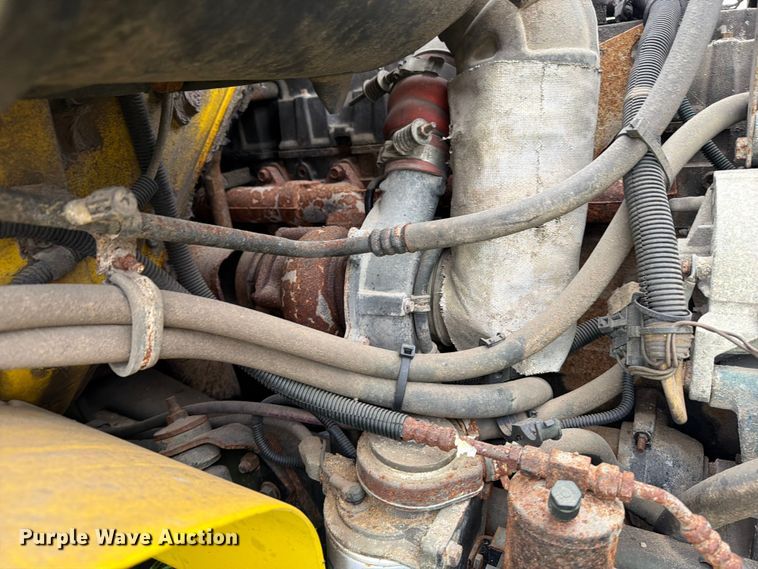 image for item OE9695 2002 International 4800 digger derrick truck