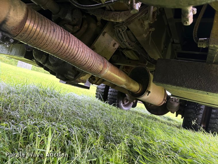 image for item OE9695 2002 International 4800 digger derrick truck